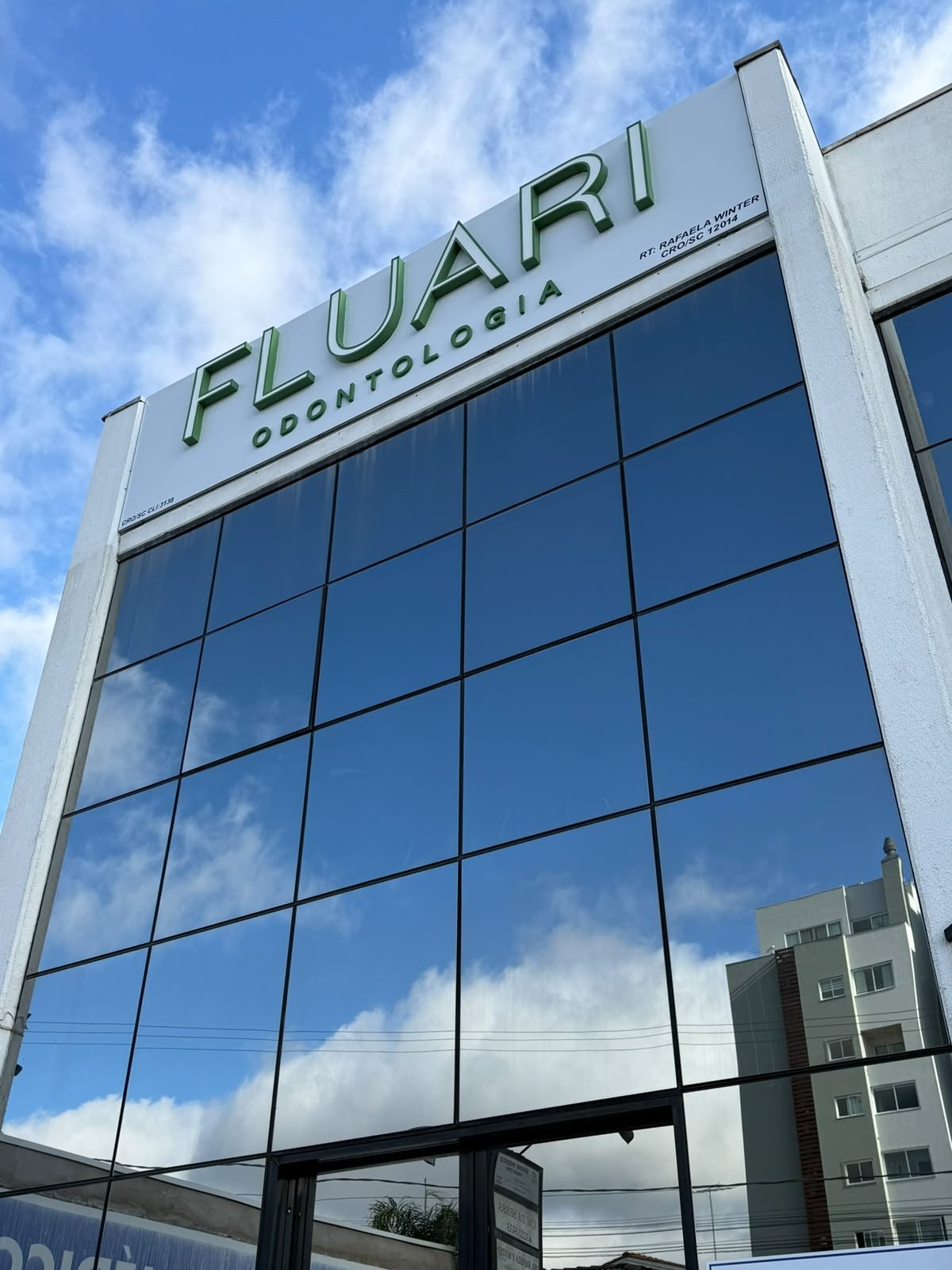 Fachada do prédio da Fluari Odontologia na Rua João Severiano Waltrick, Centro de Lages
